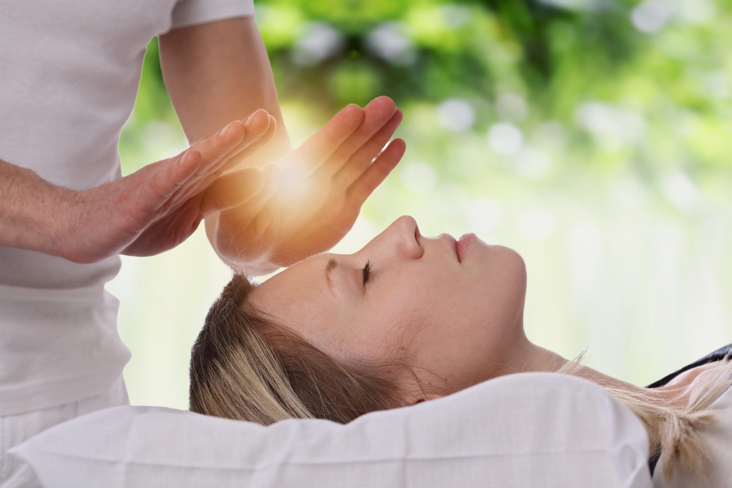 ممارسات الطب البديل: بين الأدلة العلمية والمخاطر الجانبية
